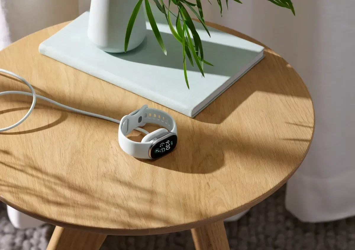 Google'dan Fitbit Edge: OLED Ekranlı Orta Segment Akıllı Bant