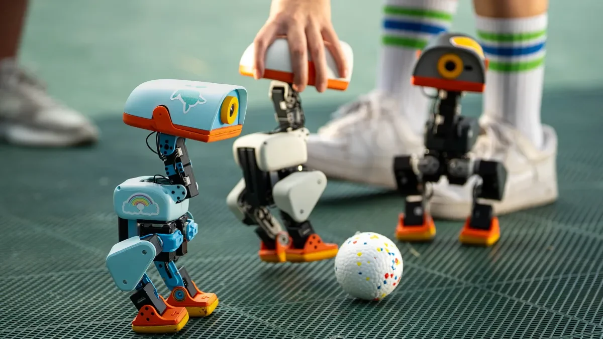 Jensen Huang'ın Sahnede Oynadığı Microduck Robotlar 20 Bin Ön Sipariş Aldı
